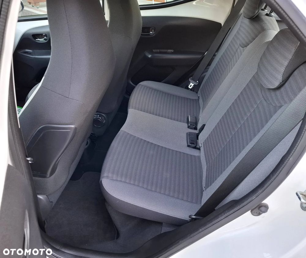 Toyota Aygo x-play connect - 8