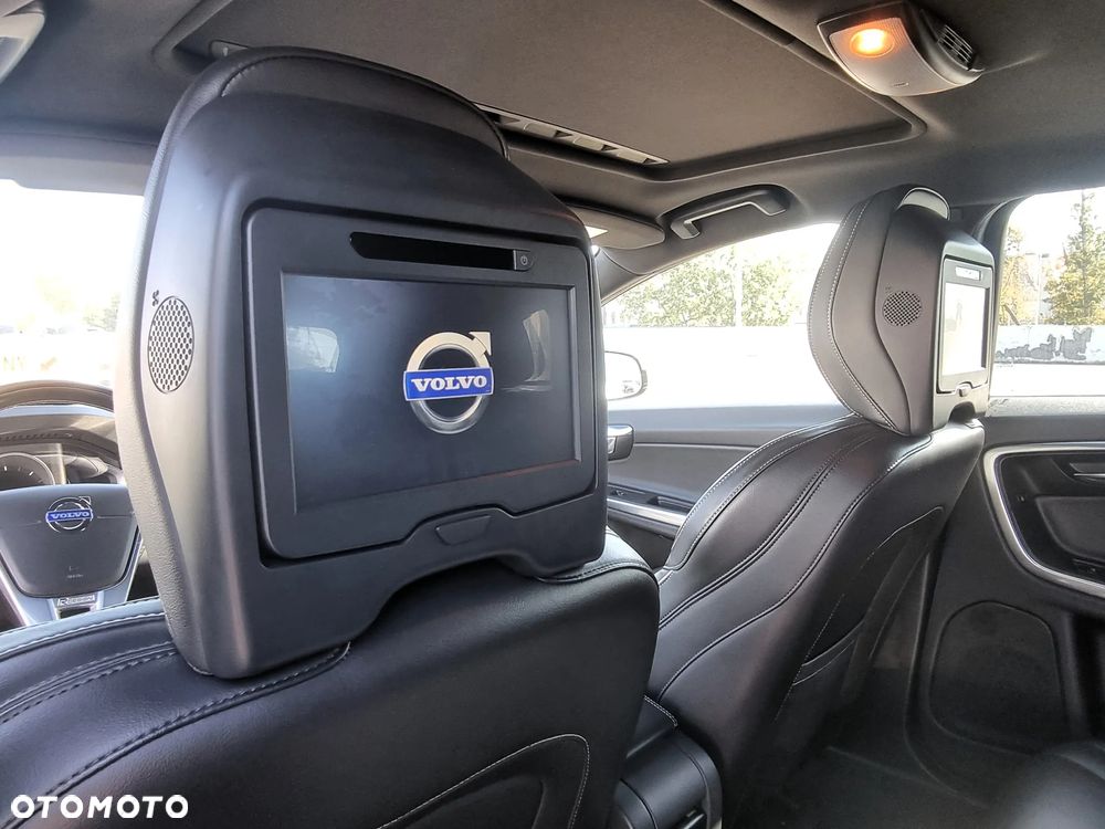 Volvo V60 D6 AWD Plug-in Hybrid R-Design Summum - 27