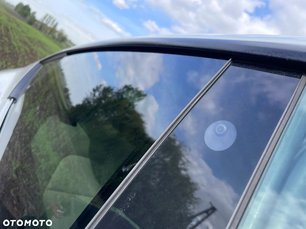 Tesla Model Y Long Range Dual Motor AWD - 24