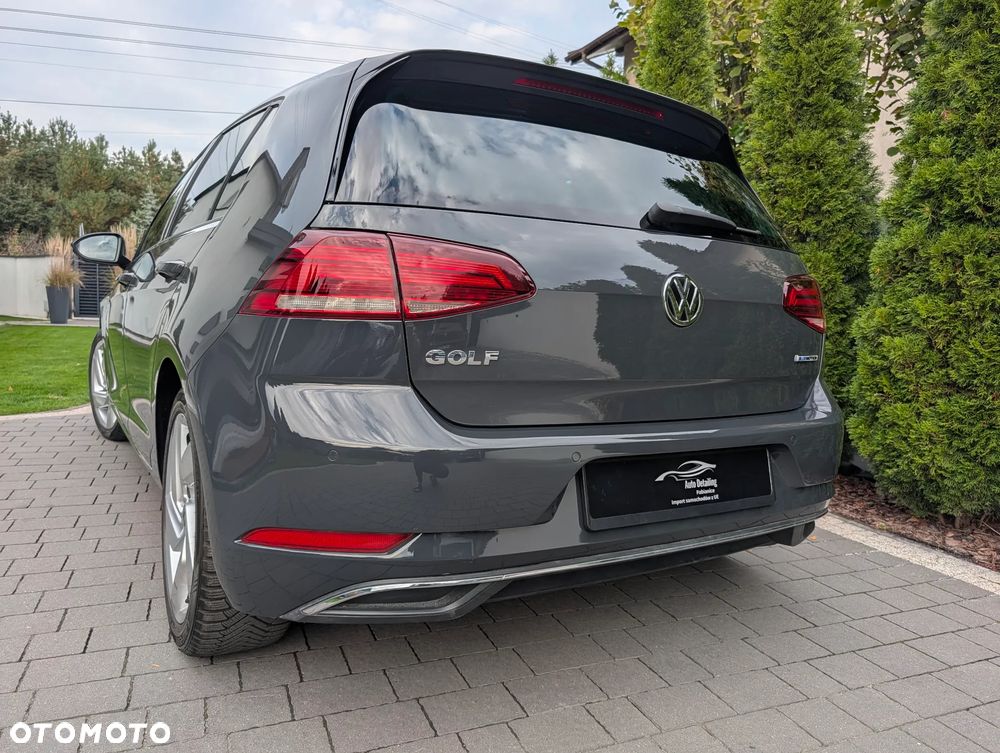 Volkswagen Golf - 10