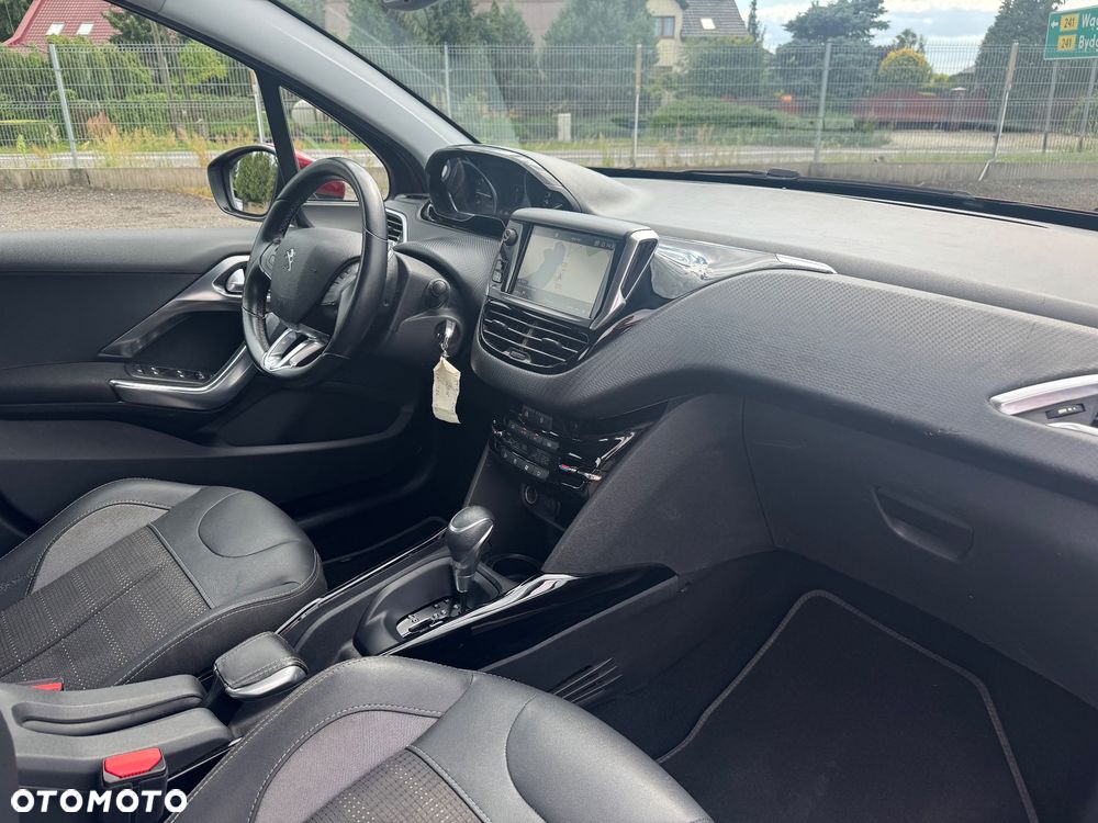 Peugeot 2008 1.2 Pure Tech GPF Allure S&S EAT6 - 19