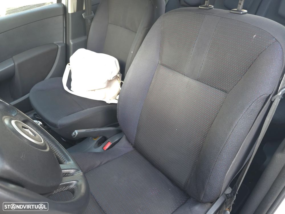 Renault Clio 1.2 16V Confort - 14