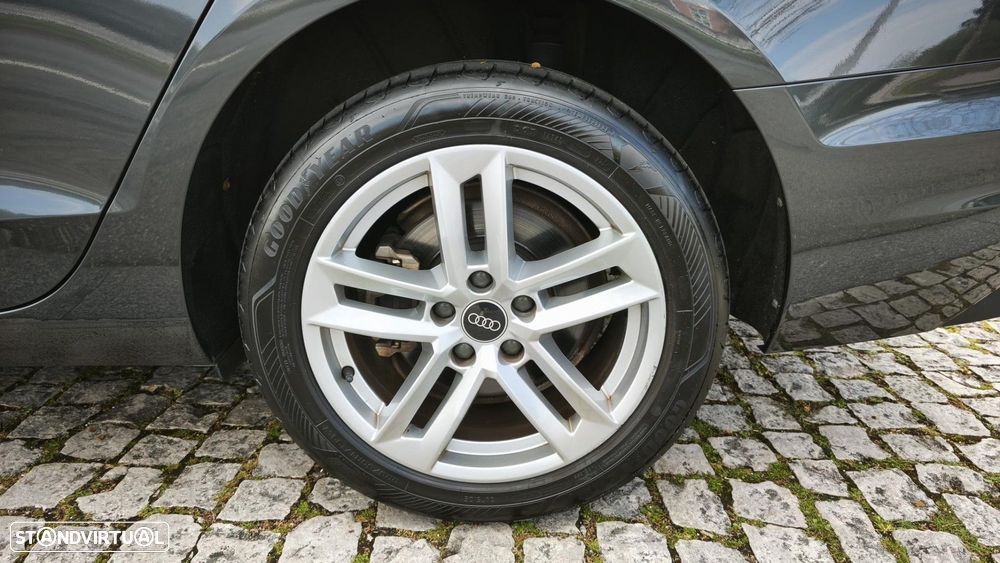 Audi A4 Avant 30 TDI S tronic - 14