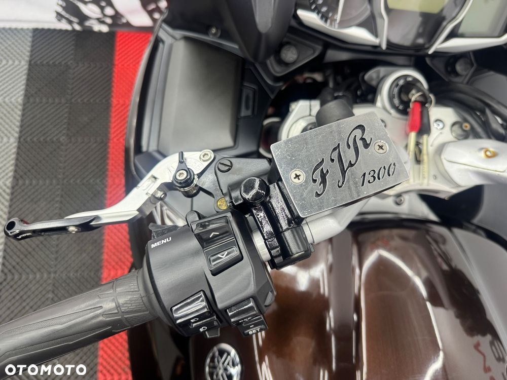 Yamaha FJR - 24