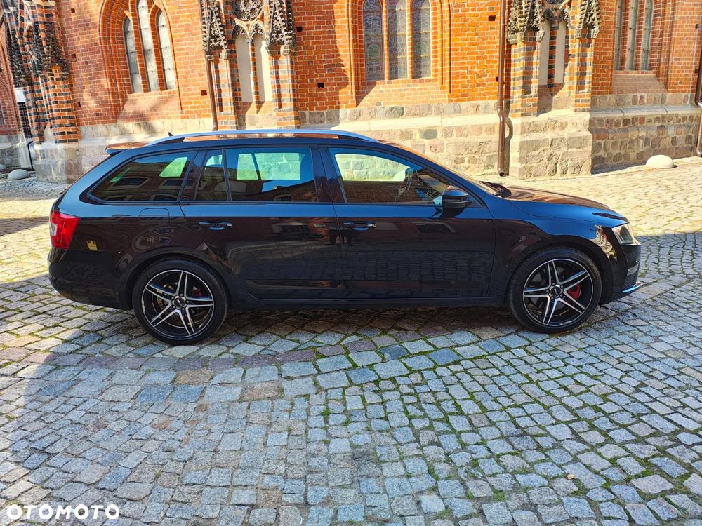Skoda Octavia Combi 2.0 TDI RS - 28