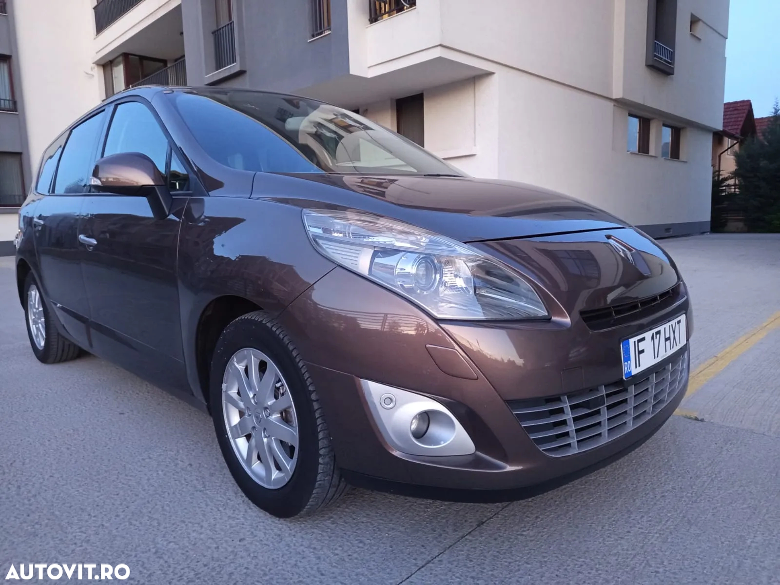 Renault Grand Scenic 1.9 dCi XXL FAP Avantage - 2