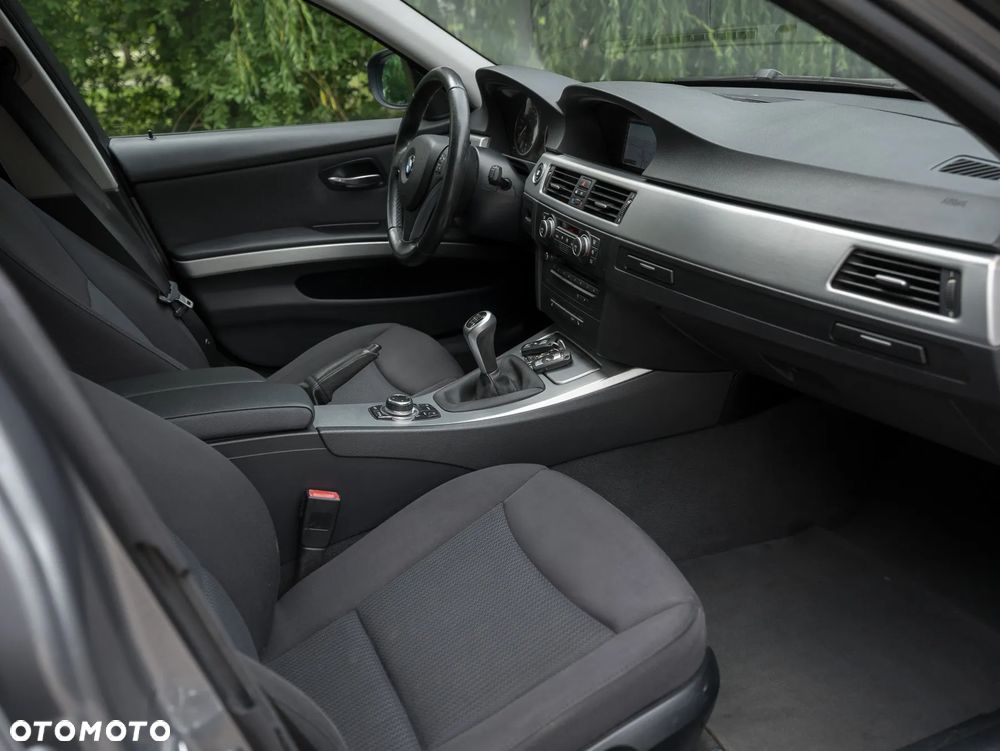 BMW Seria 3 320i Edition Exclusive - 24