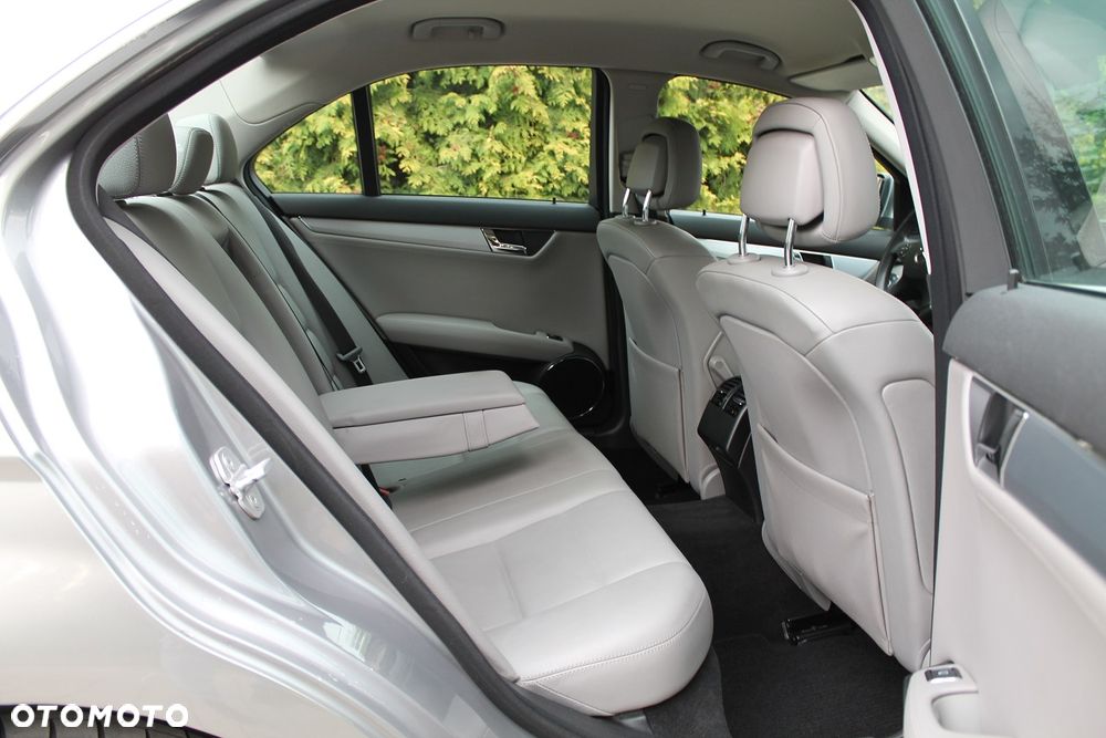 Mercedes-Benz Klasa C 220 CDI DPF Avantgarde - 8