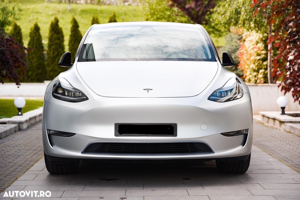 Tesla Model Y - 2