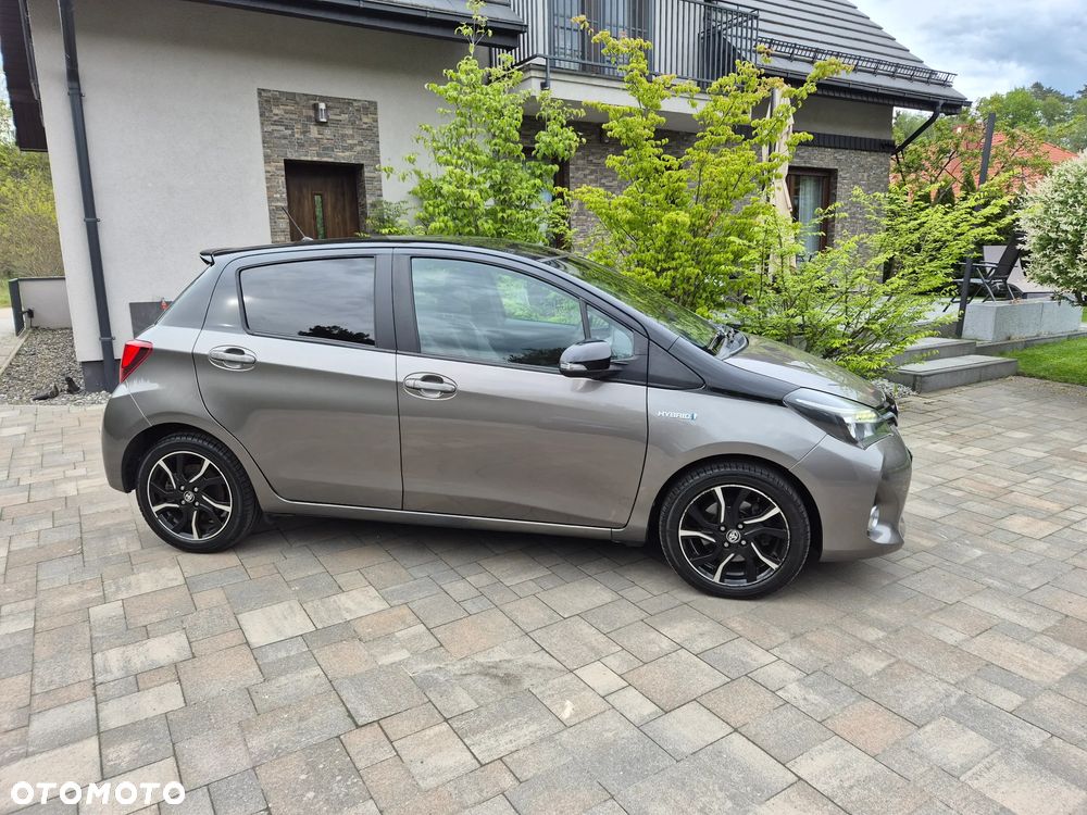 Toyota Yaris Hybrid 100 Business Edition - 3