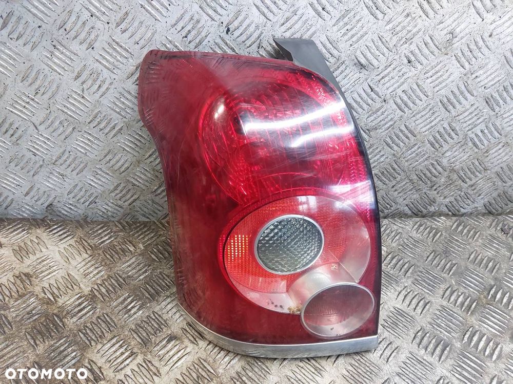 LAMPA LEWY TYŁ TOYOTA AVENSIS T25 LIFT KOMBI - 1