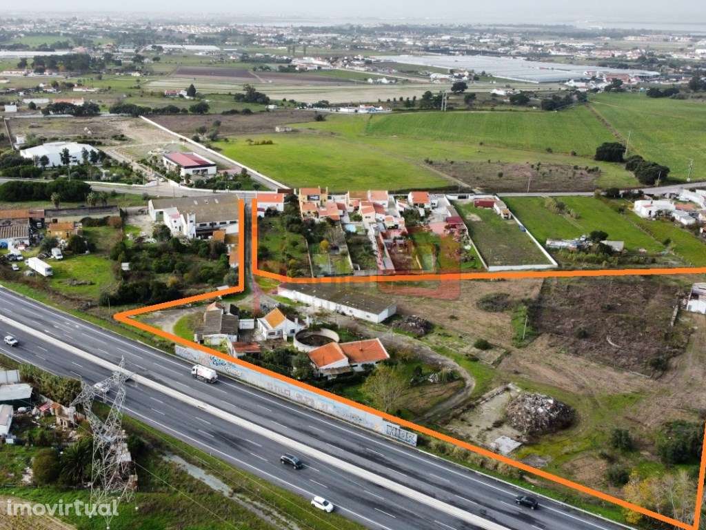 TERRENO COM CASAS - SARILHOS GRANDES - Grande imagem: 2/60