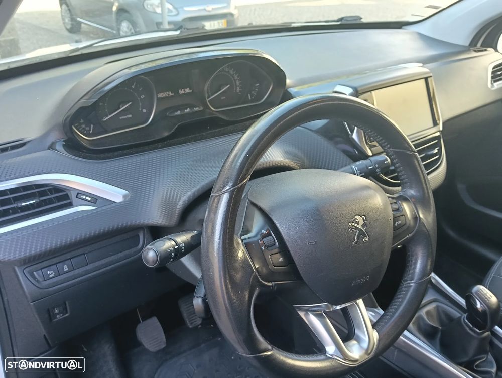 Peugeot 2008 1.6 BlueHDi Style - 26