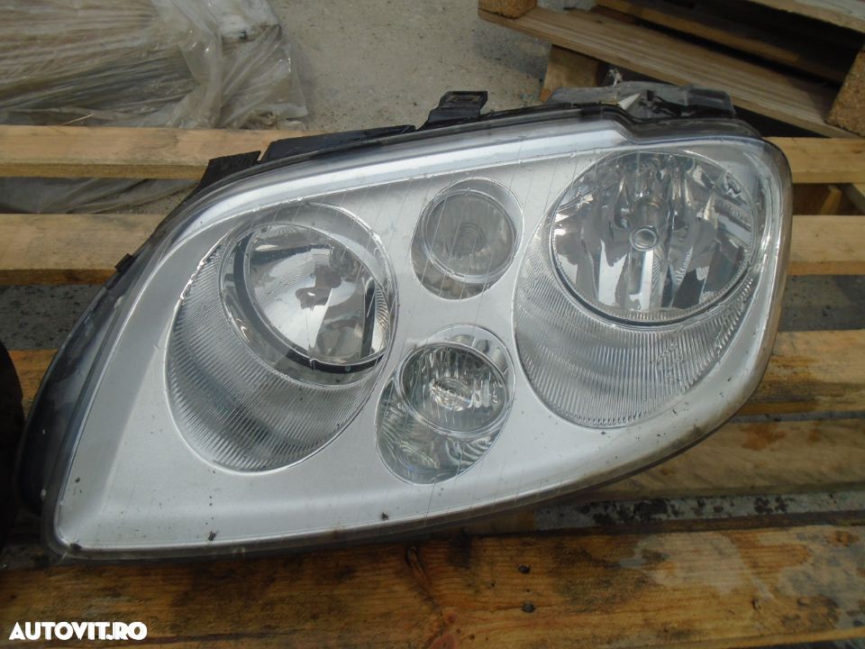 Far stanga Volkswagen Touran din 2004 volan pe stanga - 1