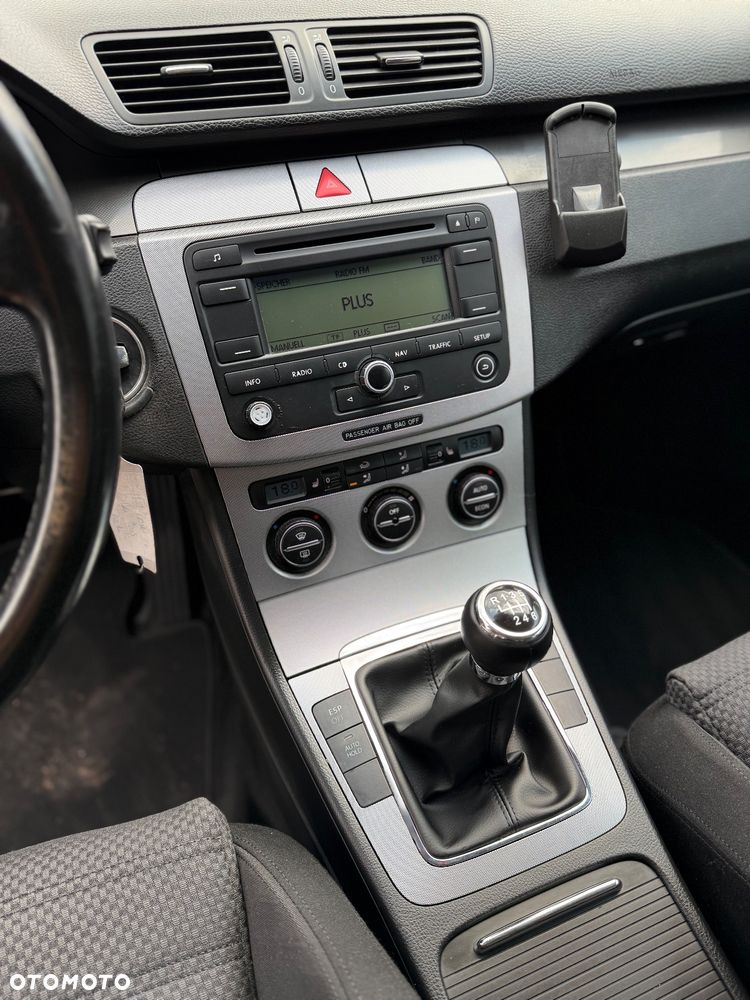 Volkswagen Passat 1.6 FSI Trendline - 8