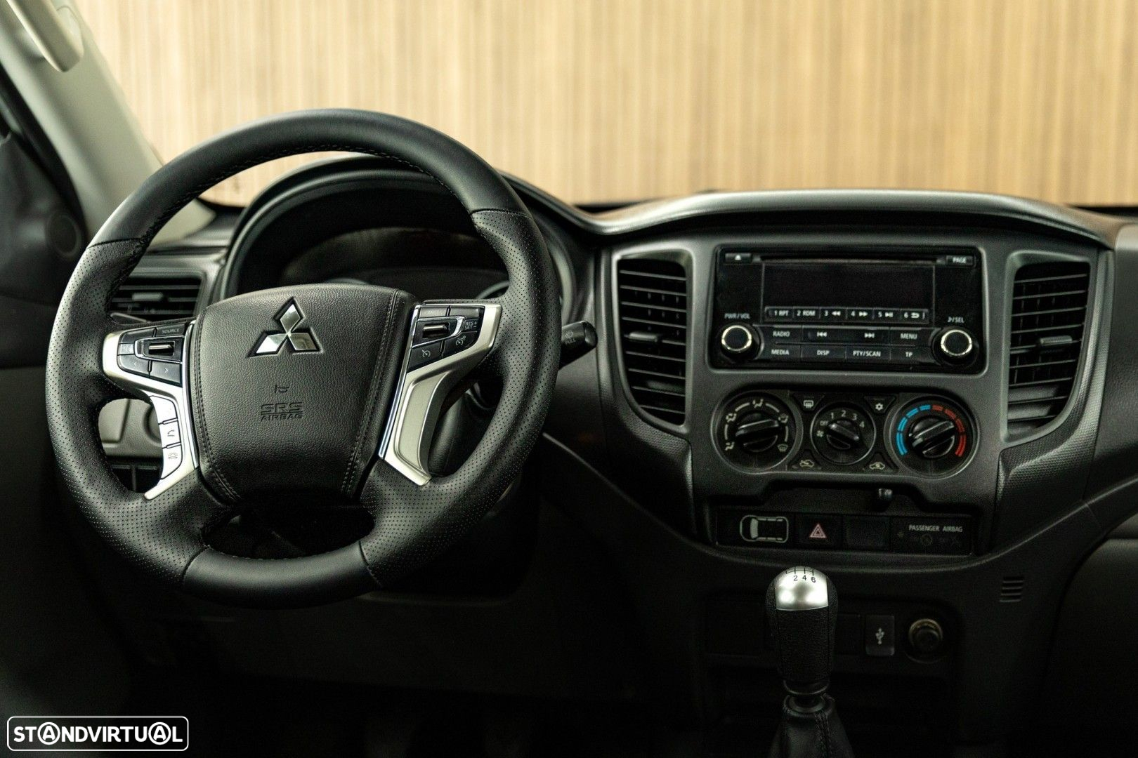 Mitsubishi L200 2.4 DI-D CD Invite 4WD - 9