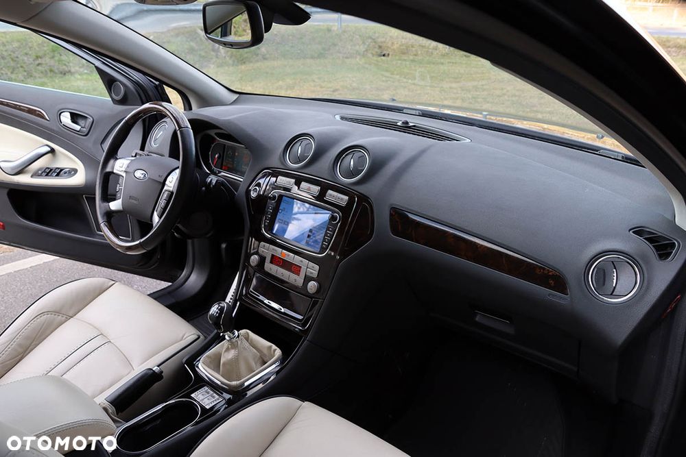 Ford Mondeo 2.2 TDCi Black Magic - 24