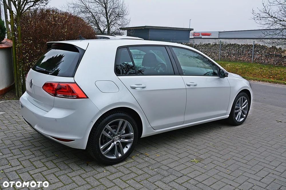 Volkswagen Golf - 10