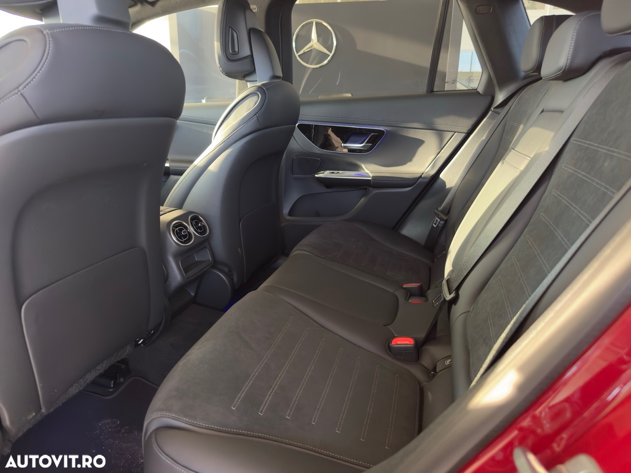 Mercedes-Benz GLC 300 4Matic 9G-TRONIC AMG Line Advanced - 11