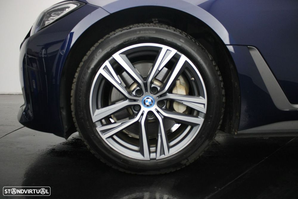 BMW i4 eDrive40 - 41