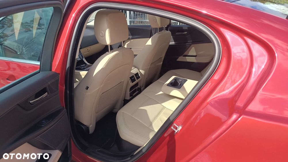 Jaguar XE 25t Prestige - 12