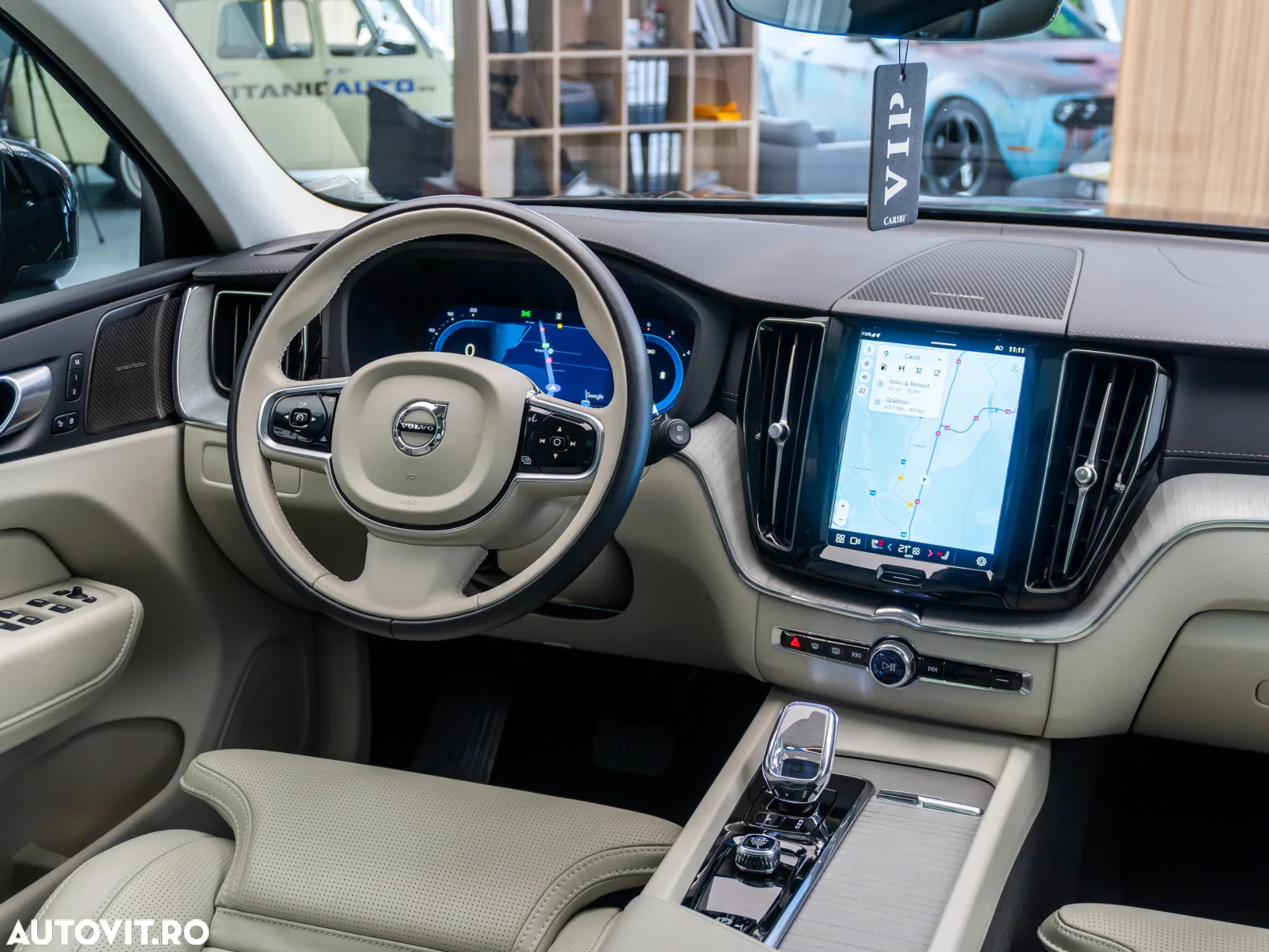Volvo XC 60 B4 MHEV AT AWD Ultimate Dark - 24