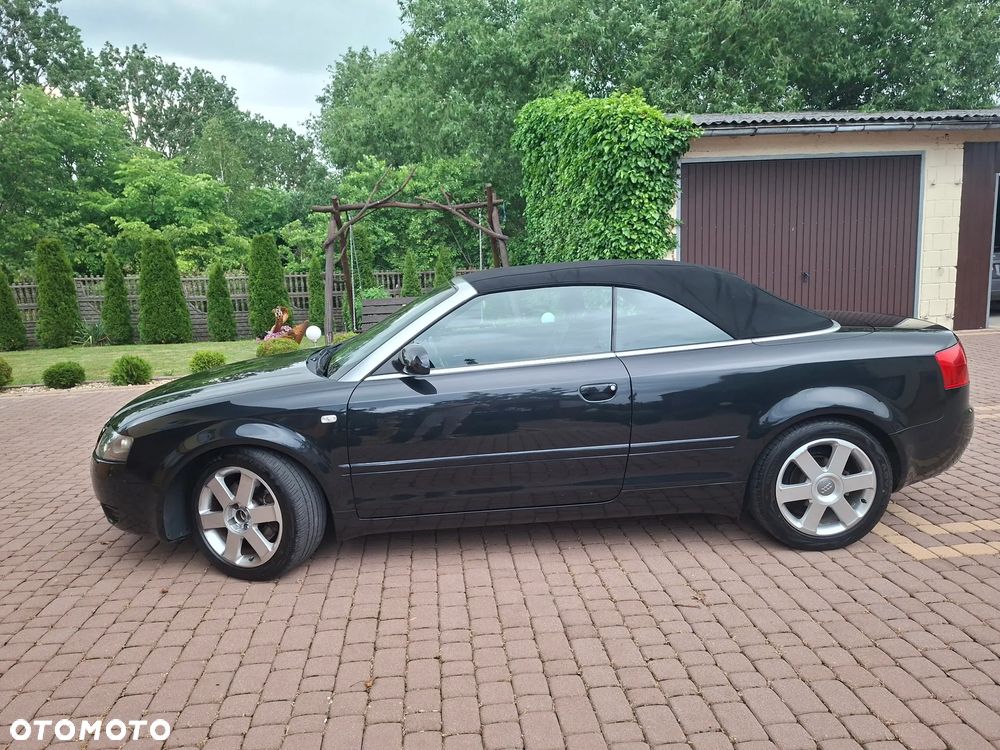 Audi A4 Cabrio 2.4 - 8