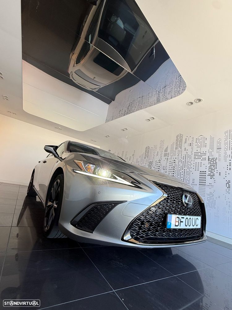 Lexus ES 300h Sport - 10
