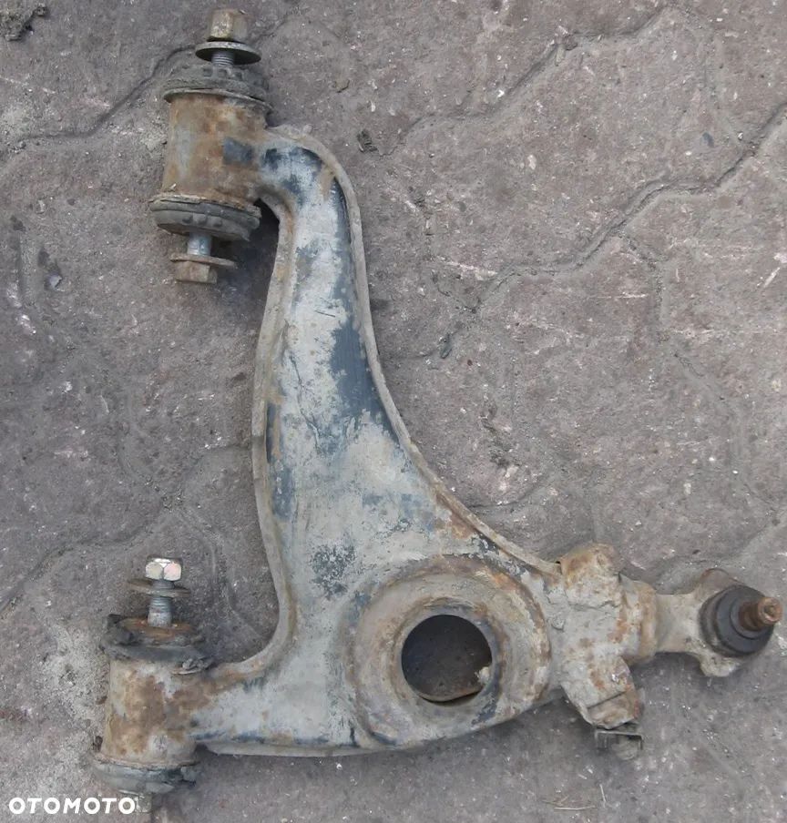 zwrotnica piasta wahacz MERCEDES 124 - 2