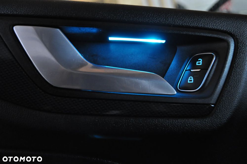 Ford Kuga 2.0 EcoBlue Hybrid ST-LINE X - 11