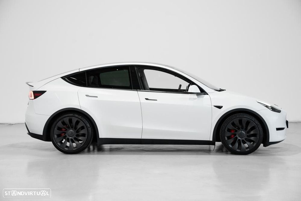 Tesla Model Y 2023 photo 2