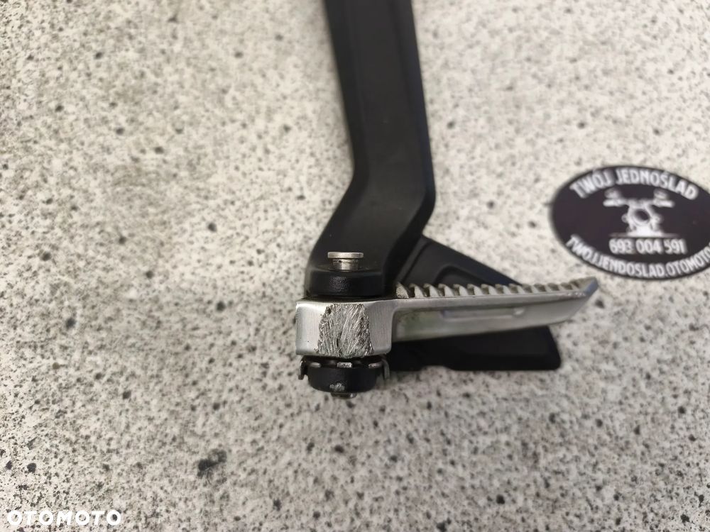 Set lewy tył, podnóżek pasażera Triumph Trident 660 2022 - 4