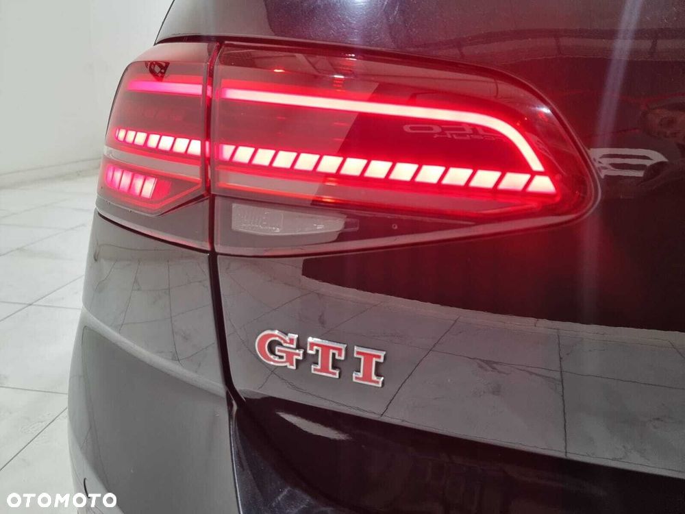Volkswagen Golf - 14