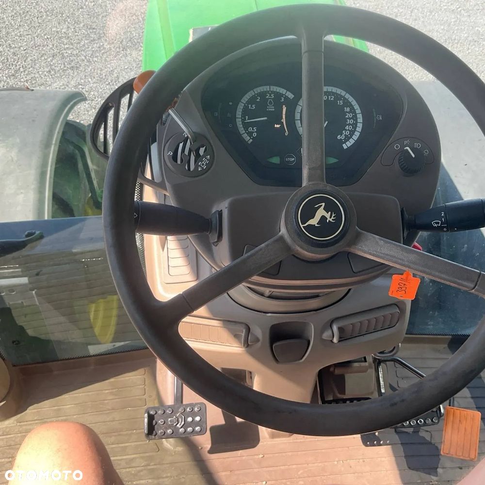John Deere 6215R - 10