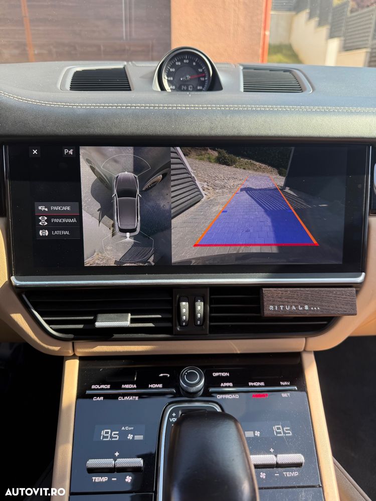 Porsche Cayenne Standard - 30