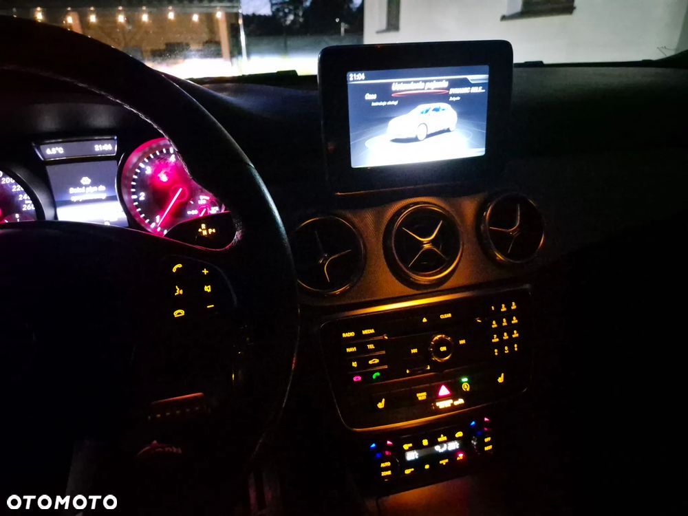 Mercedes-Benz GLA 180 (CDI) d 7G-DCT AMG Line - 12