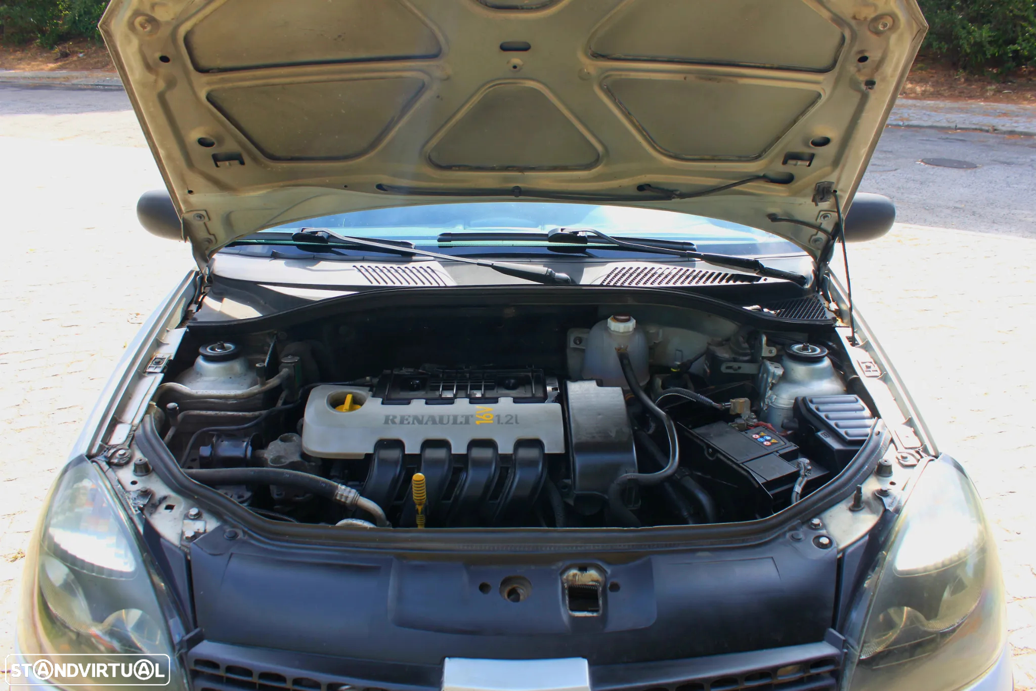 Renault Clio 1.2 16V Confort Authentique - 8