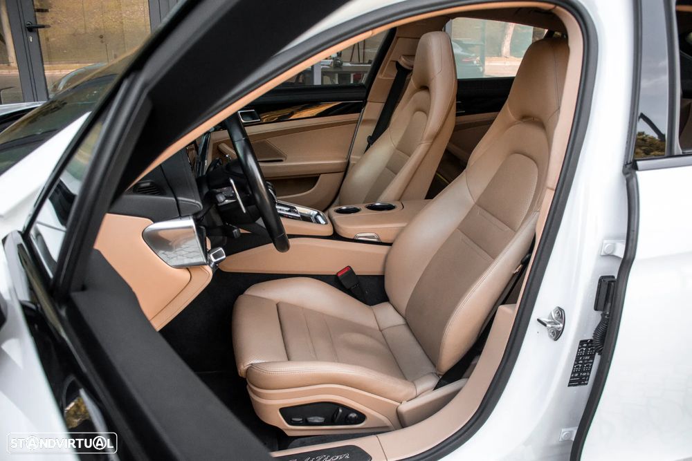 Porsche Panamera 4 E-Hybrid Platinum Edition - 31