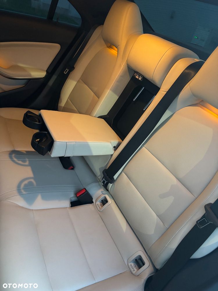 Mercedes-Benz CLA 250 4-Matic - 17