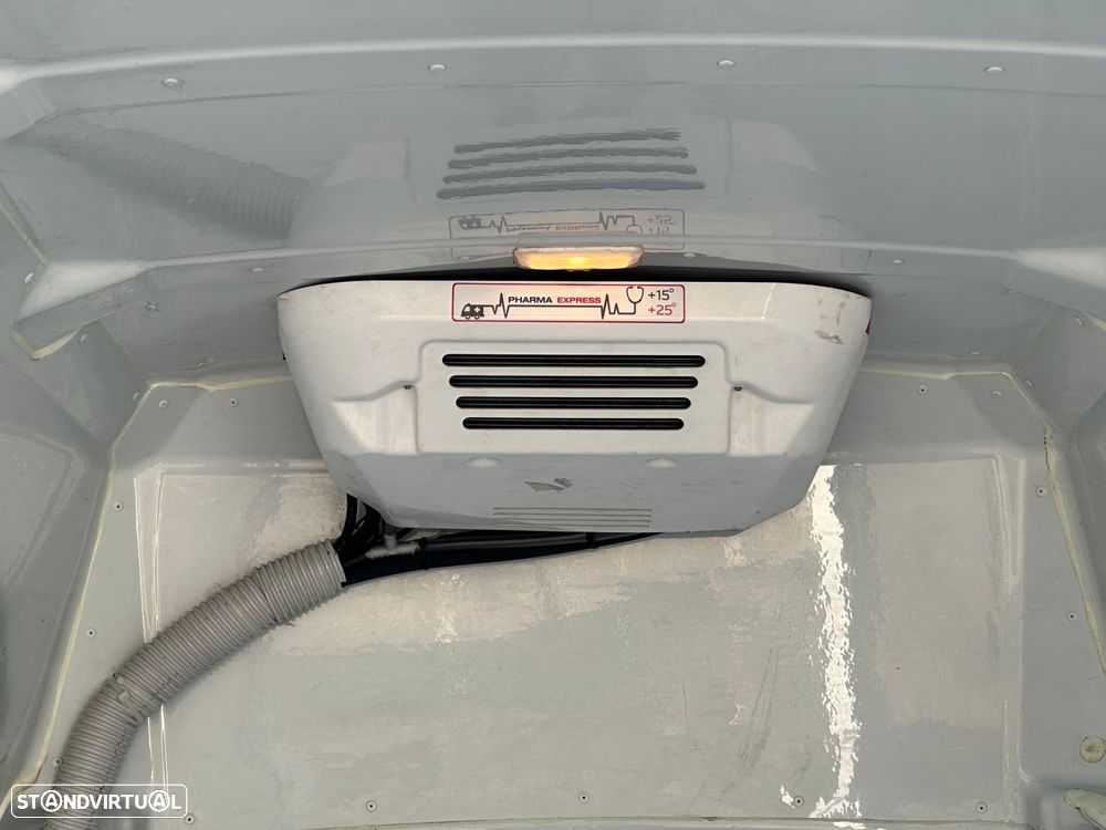 Renault Trafic 2.0 dCi L1H2 Teto Alto | Fibrada - 18