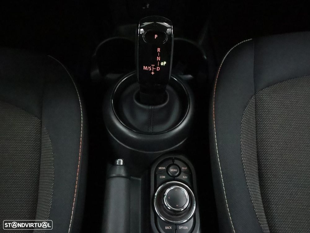 MINI 5 Portas Cooper Auto - 25