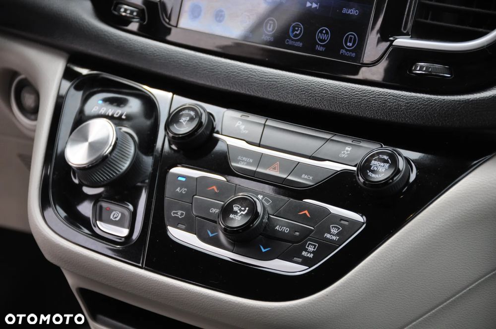 Chrysler Pacifica - 25