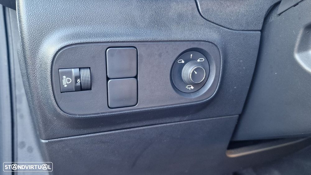 Citroën C3 1.2 PureTech Shine EAT6 - 13