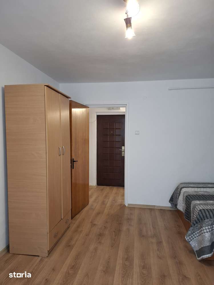 Garsoniera Craiovei de vanzare in bloc de apartamente — fotografia 3