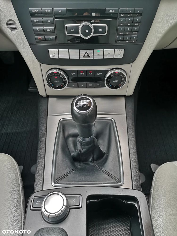 Mercedes-Benz Klasa C 200 CDI BlueEff Avantgarde - 27