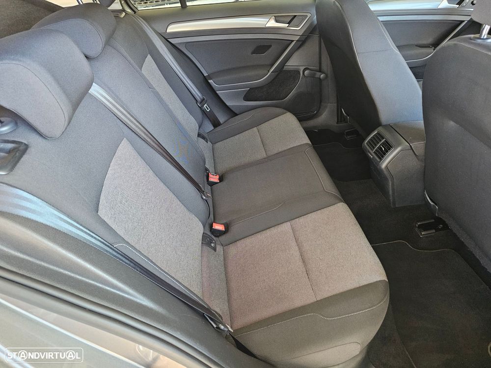 VW Golf 1.6 TDI Confortline - 19