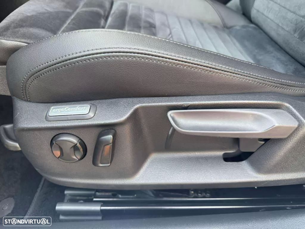 VW Passat Variant 2.0 TDi R-Line DSG - 18