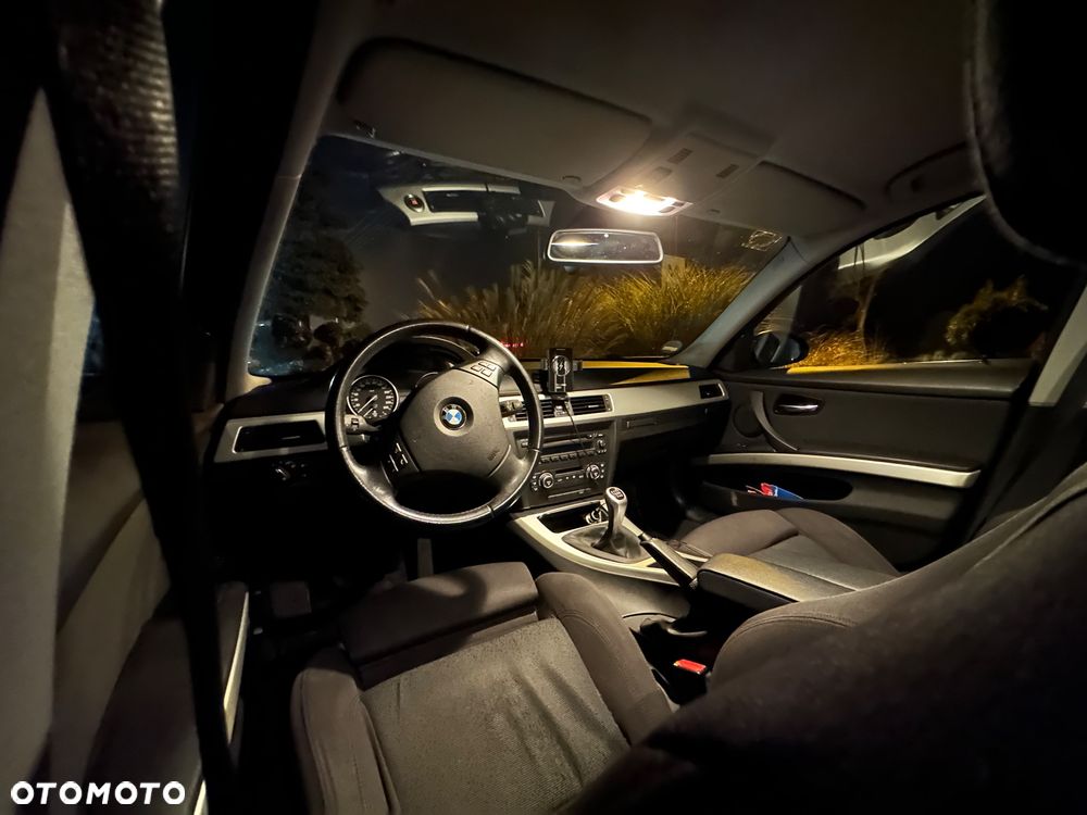 BMW Seria 3 320d - 8