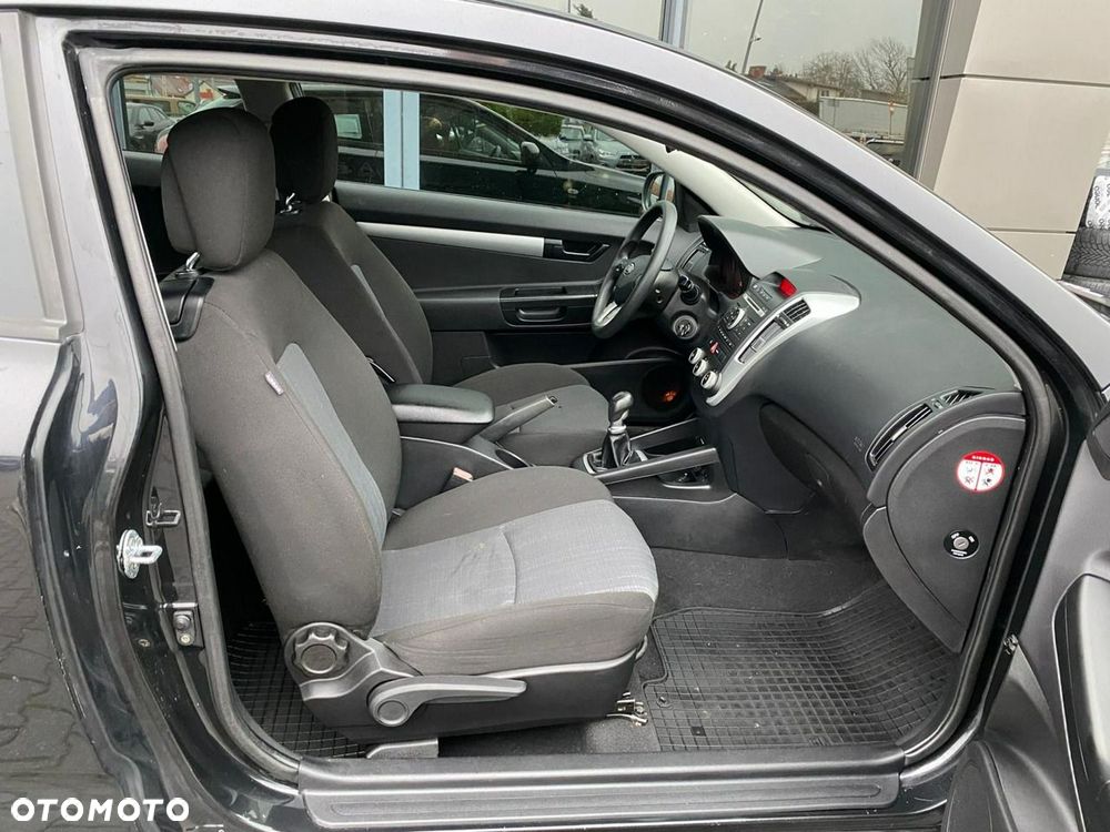 Kia ProCeed - 15
