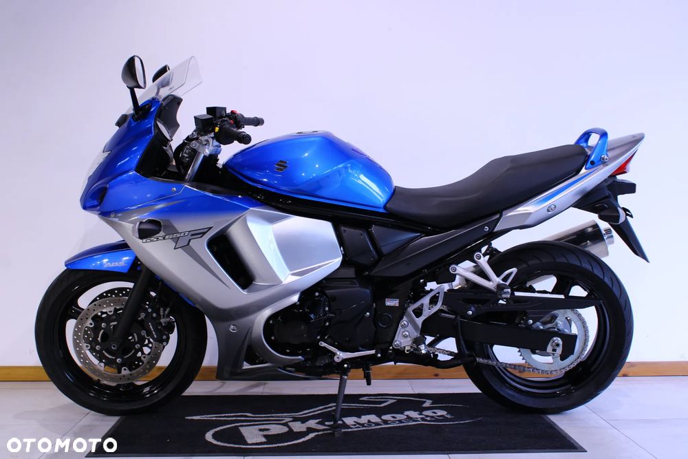 Suzuki GSX - 3